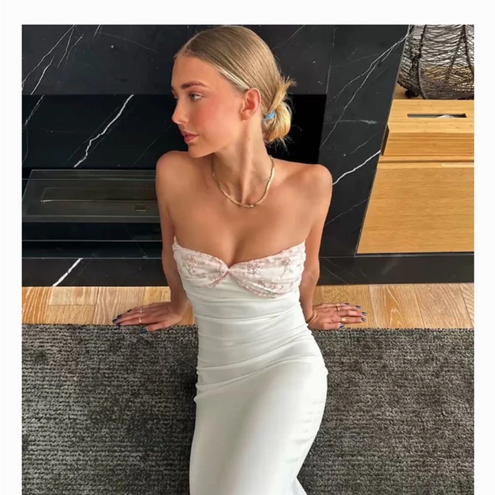 Elegant White Strapless Dress